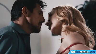 Isondo sothando kunye ne-slutty blonde