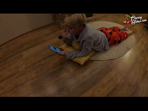 ❤️ I-Blonde ephambeneyo imunca iDick eNkulu efunxayo kwaye iqhwaba phezu kwayo - isondo leempundu ️❌  kumanyala xh.hentaiser.ru ❤